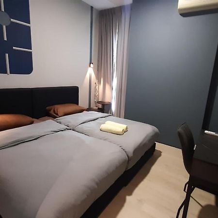 Santubong Suites B Just Like Home Damai Kuching Extérieur photo