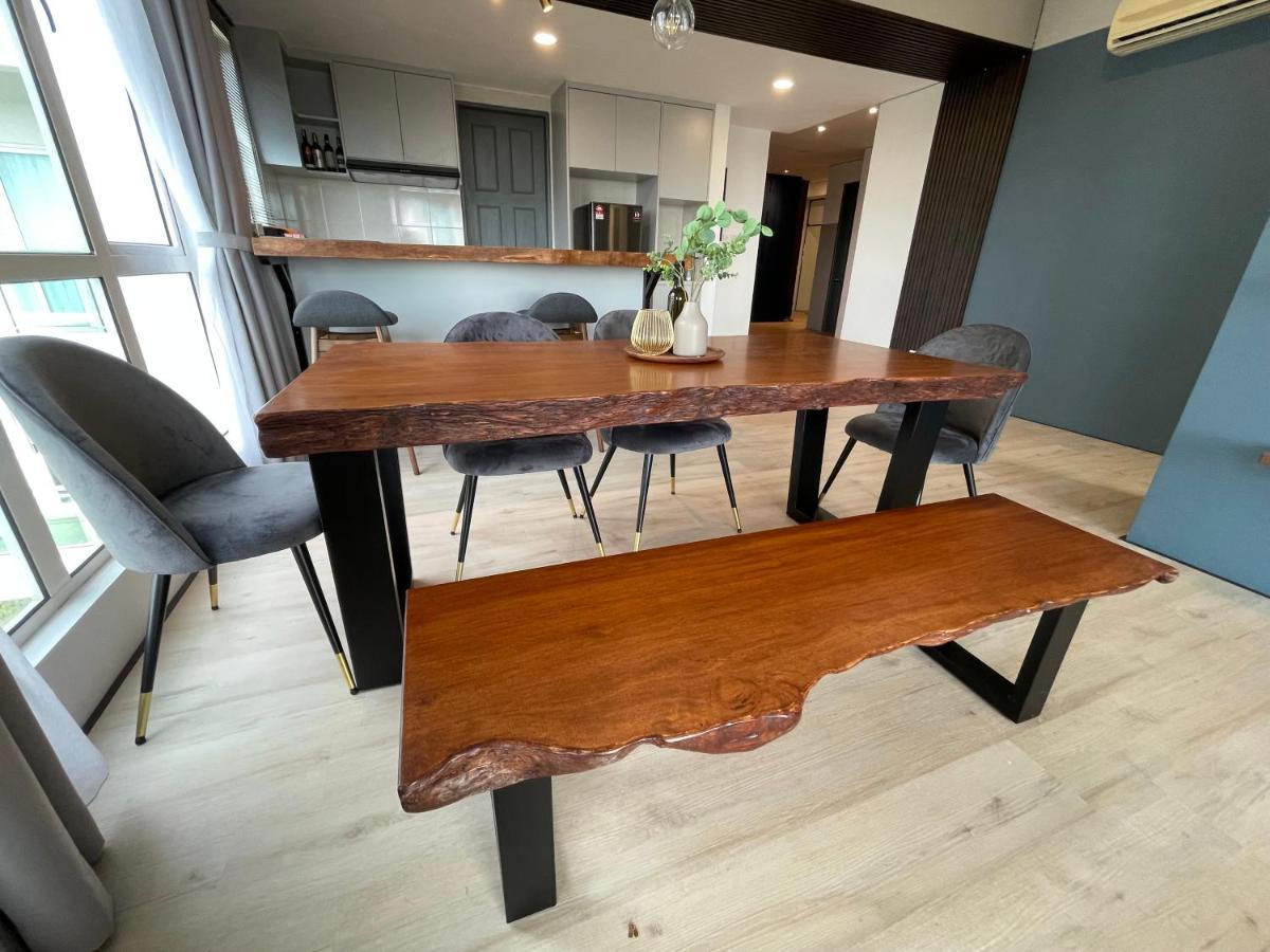 Santubong Suites B Just Like Home Damai Kuching Extérieur photo