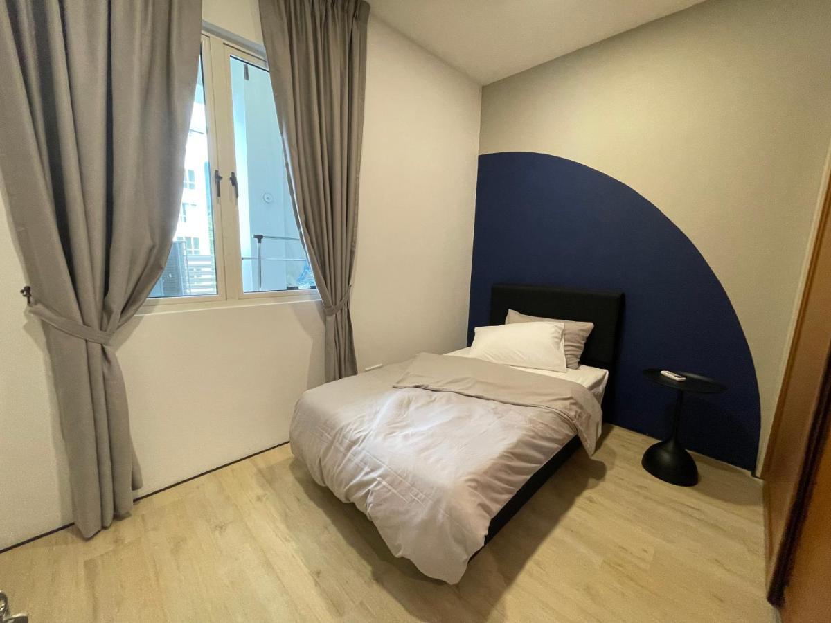 Santubong Suites B Just Like Home Damai Kuching Extérieur photo