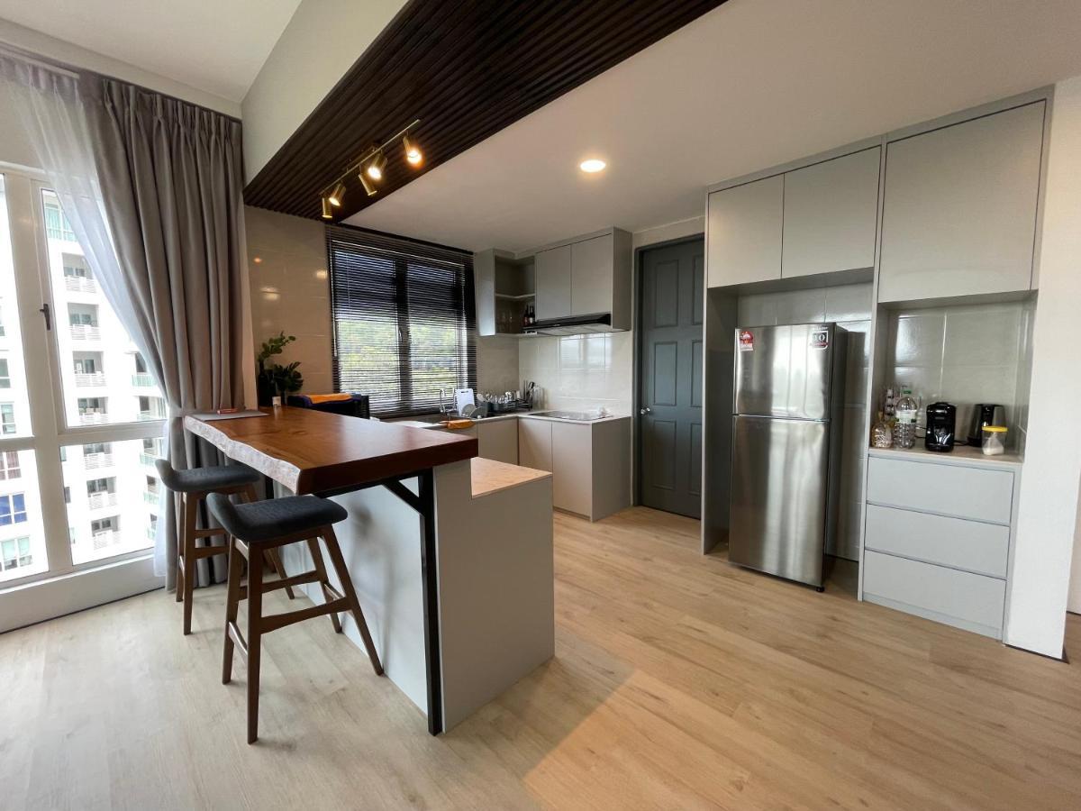 Santubong Suites B Just Like Home Damai Kuching Extérieur photo
